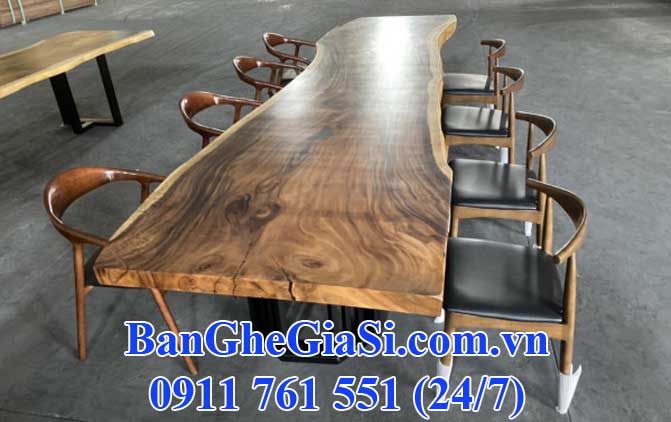 Bàn ghế gỗ nguyên tấm dùng cho nhà hàng