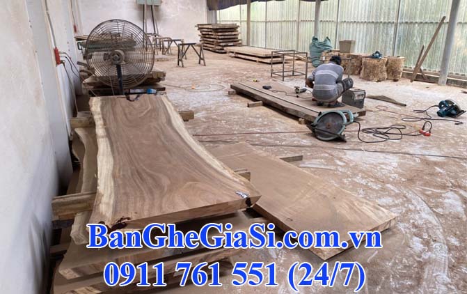 Xưởng Anplus chuyên sản xuất bàn gỗ nguyên tấm