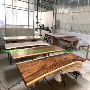 Mua bàn gỗ Me Tây giá sản xuất nên hay không?